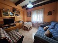 Maison de 4 chambres et 1 salle de bain avec piscine en balsa et terrain de taille raisonnable in Alicante Property