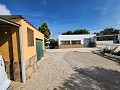 Casa de 4 dormitorios y 1 baño con piscina de balsa y parcela de tamaño razonable in Alicante Property