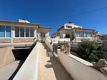 Villa met 2 slaapkamers en bijgebouw met 3 slaapkamers