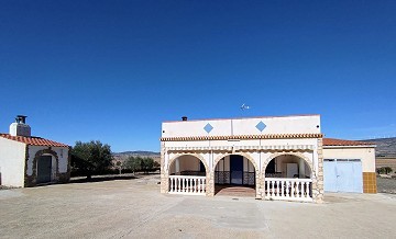 Impresionante casa de campo en las montañas de Yecla