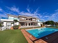 Superbe demeure avec piscine privée, terrain de sport et espace barbecue in Alicante Property