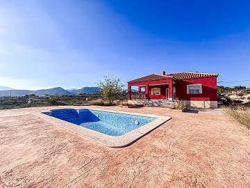 Encantadora Villa de 4 Dormitorios con Impresionantes Vistas Panorámicas